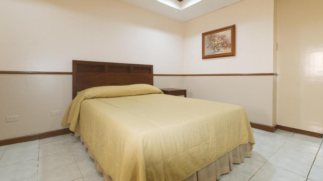 Garden Plaza Hotel Manilla Buitenkant foto